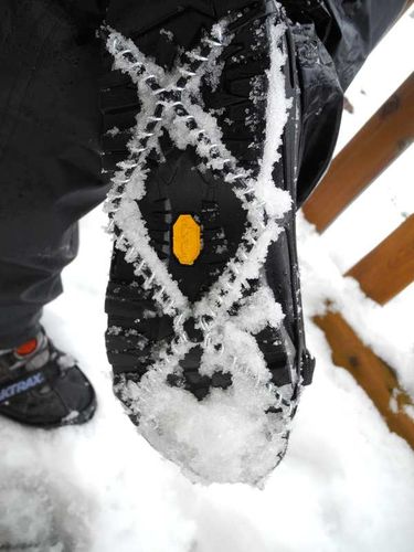 Yaktrax sous le pied