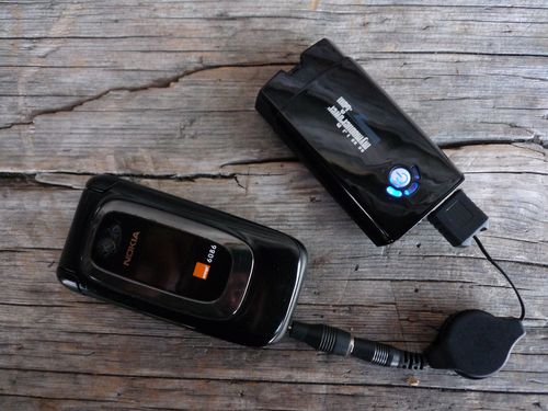 recharge d'un téléphone avec une batterie universelle USB MP5