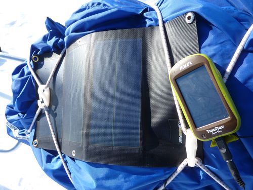 panneau solaire accroché à la pulka