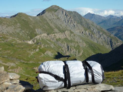 La tente dans son sac de transport