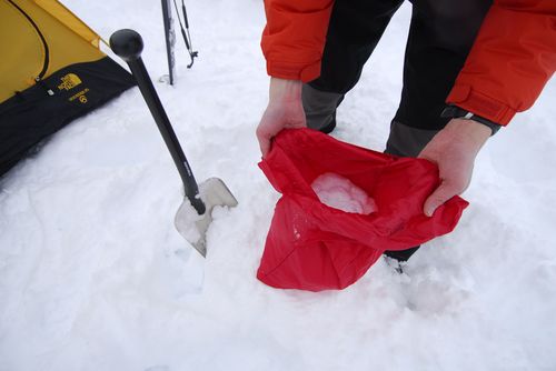 L'ancre à neige, l'arme absolue du bivouac hivernal