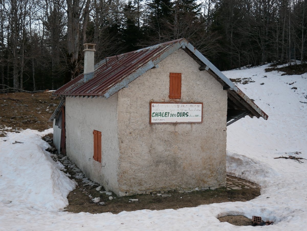 chalet-des-ours-montagne-de-beure.JPG