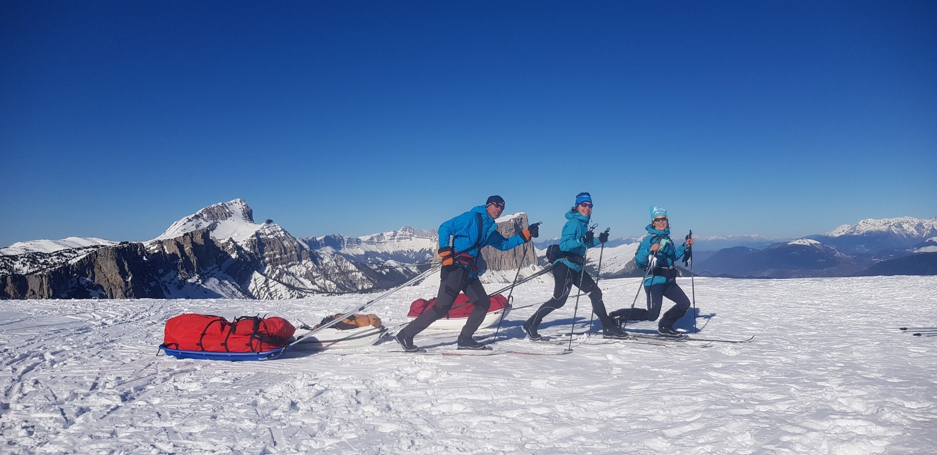 skieurs-pulka-aventure-nordique.jpg