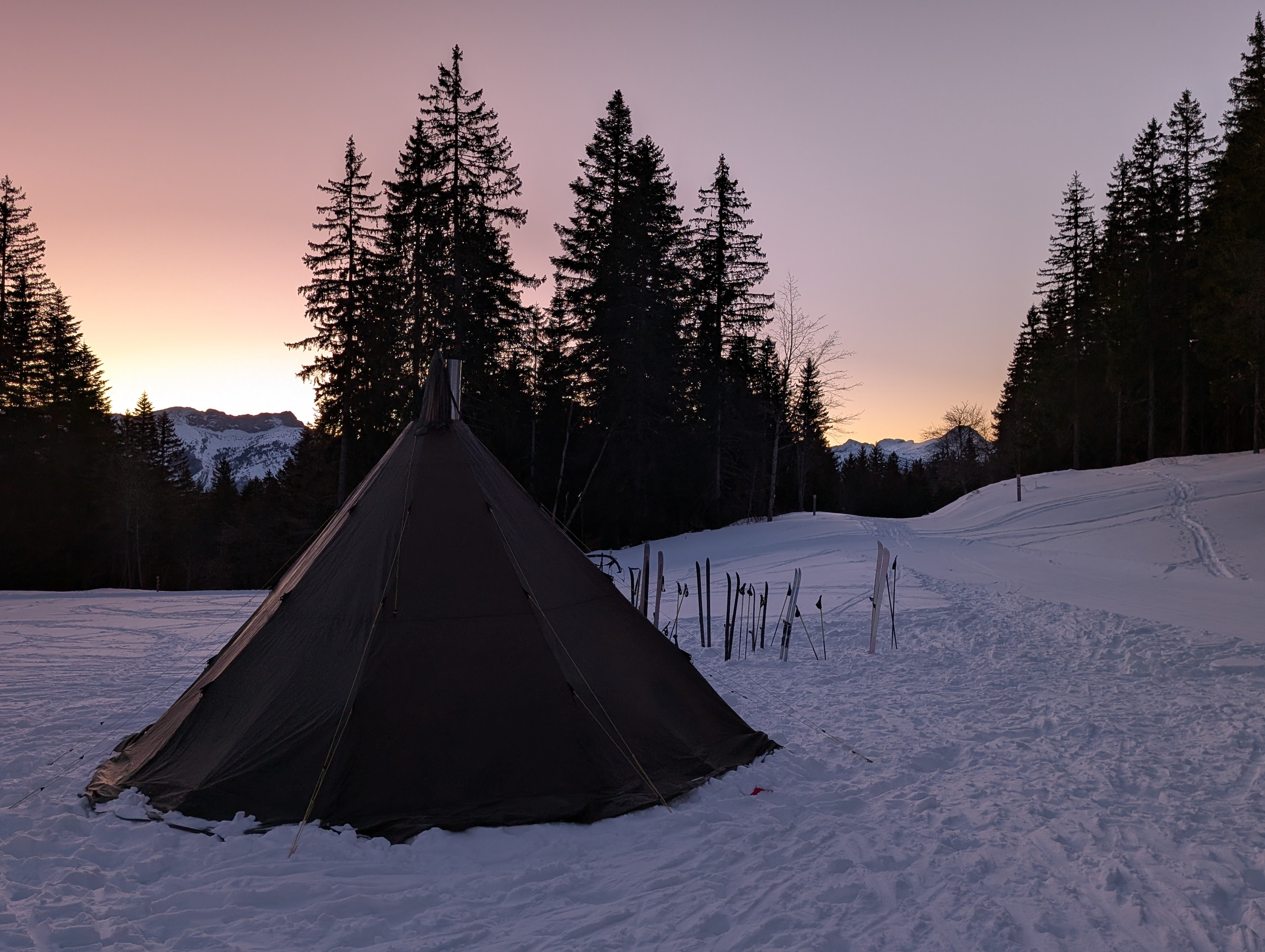 bivouac-hivernal-tente-tipi.jpg