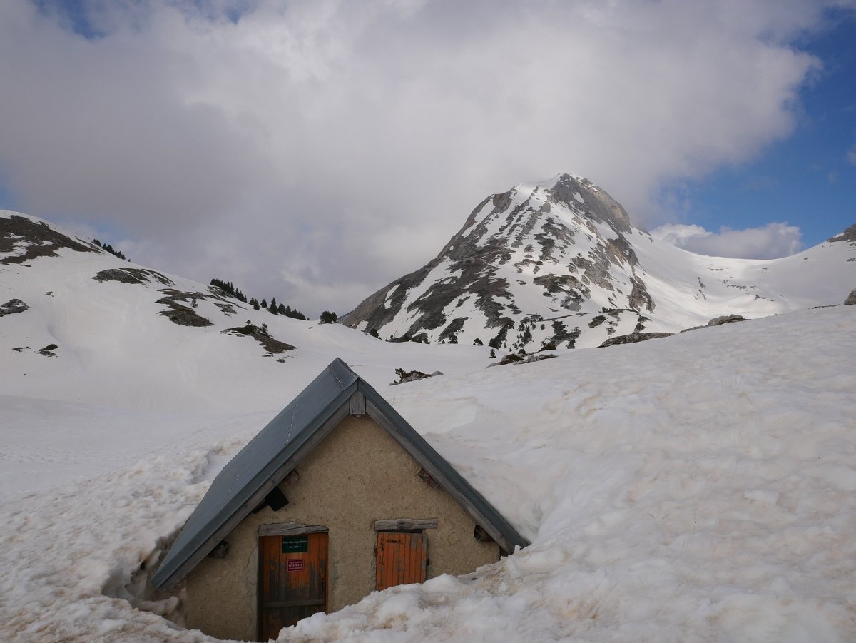 abri-refuge-cabane-aiguillette-vercors.JPG