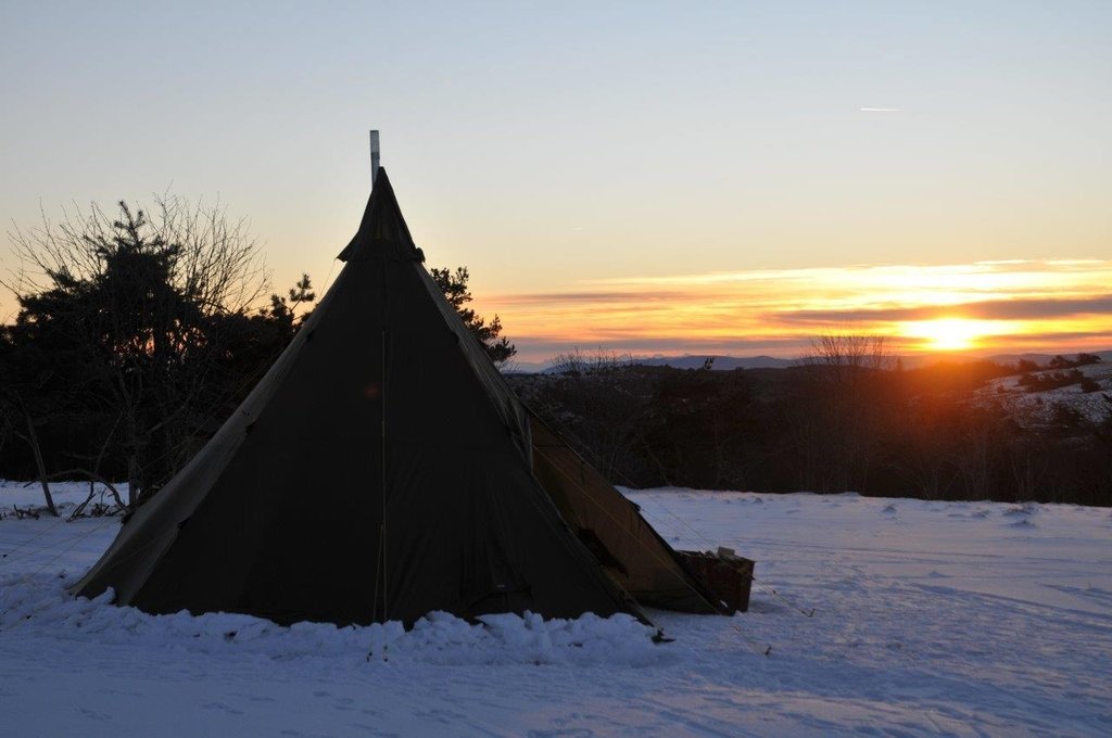 photo-tipi-helsport-varanger-1214-bivouac-forez-photo-jacou.jpg